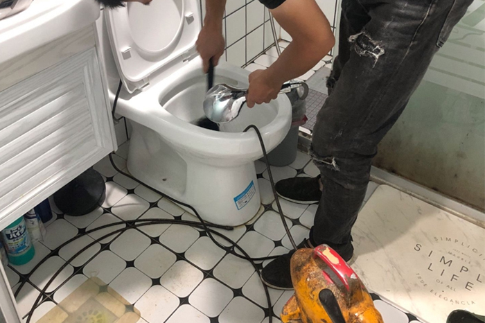 三角镇疏通下水道