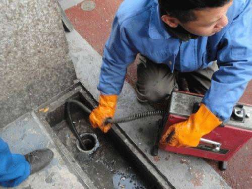 三角镇疏通下水道